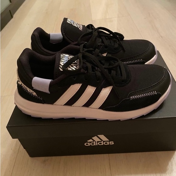 Adidas Women Black Retrorun Sneaker Size 5.5 - Picture 2 of 4